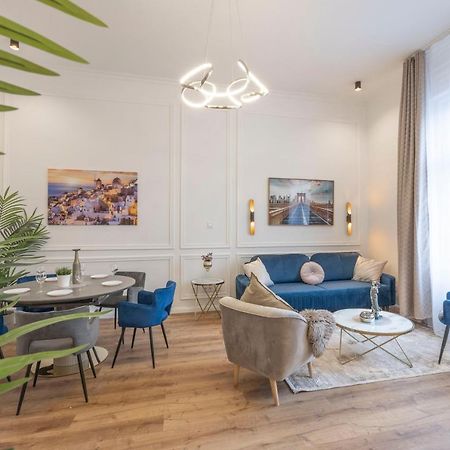 Luxurious Central Grand Home W/ 3Bedrm 2Bathrm Budapest Bagian luar foto
