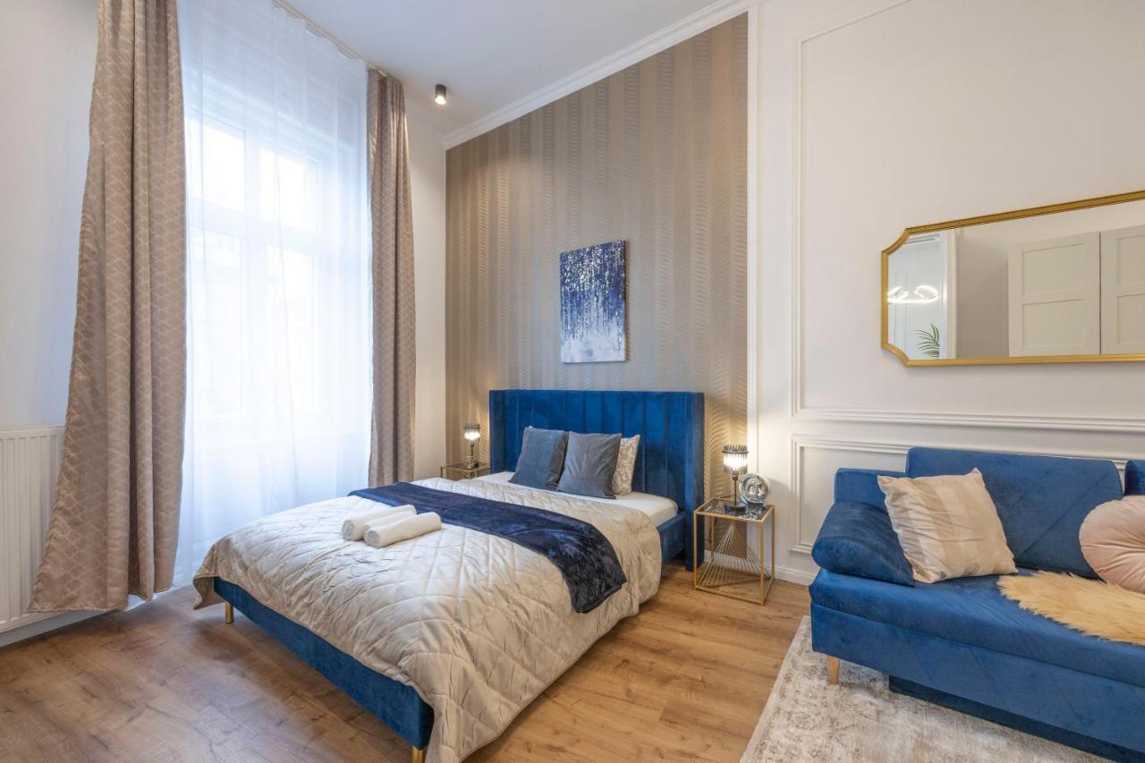 Luxurious Central Grand Home W/ 3Bedrm 2Bathrm Budapest Bagian luar foto