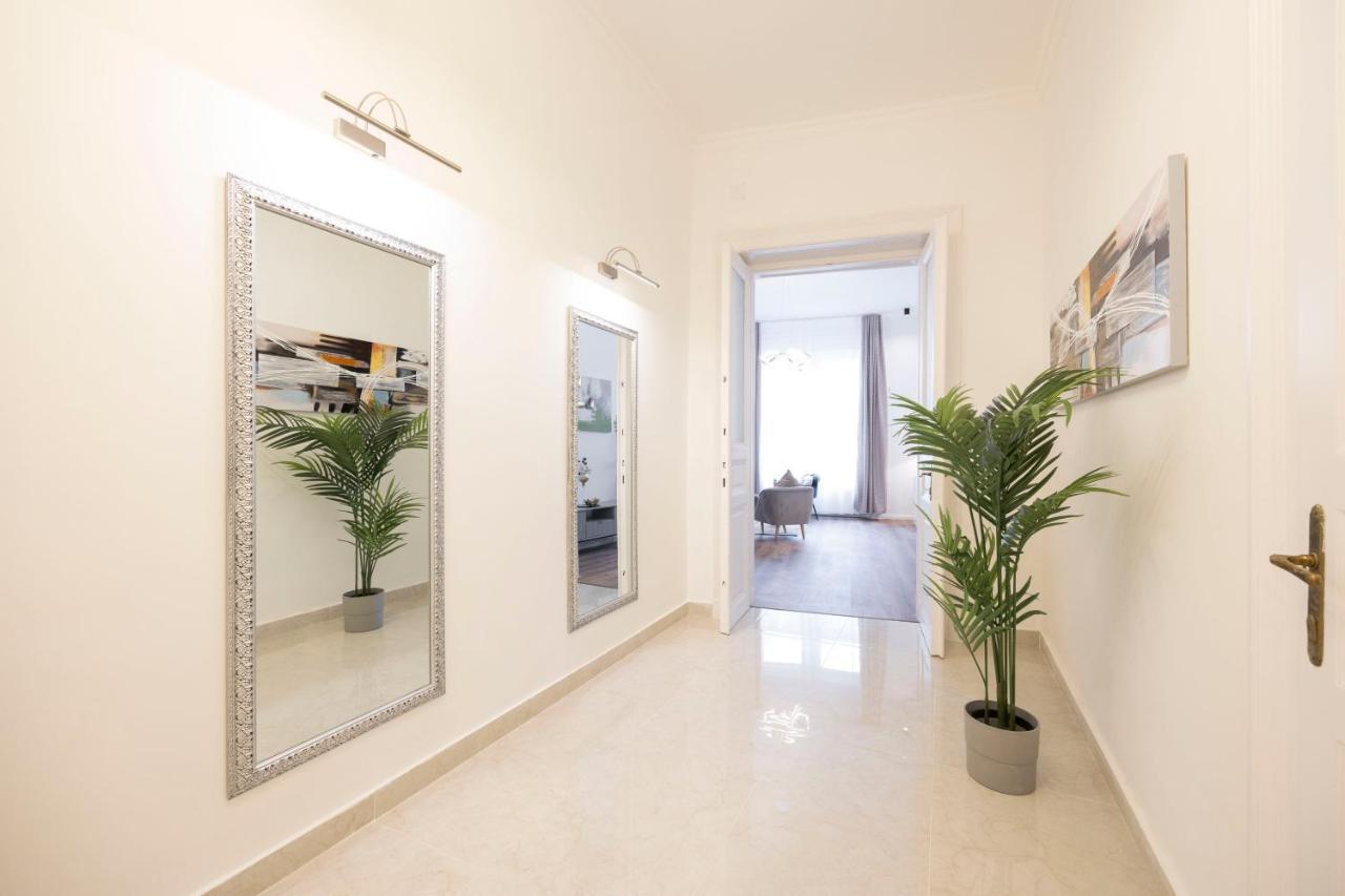 Luxurious Central Grand Home W/ 3Bedrm 2Bathrm Budapest Bagian luar foto