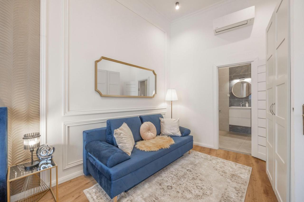 Luxurious Central Grand Home W/ 3Bedrm 2Bathrm Budapest Bagian luar foto