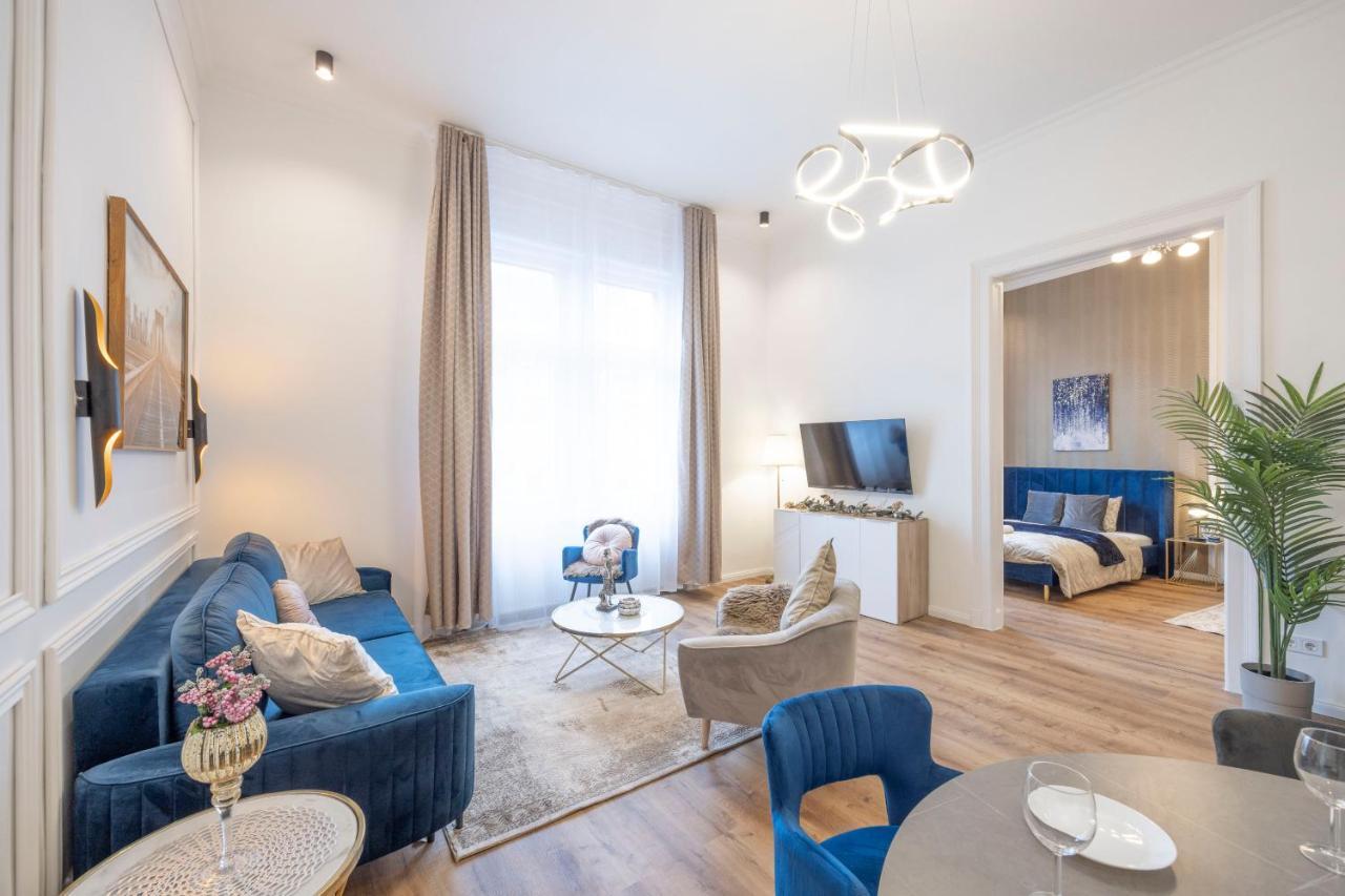 Luxurious Central Grand Home W/ 3Bedrm 2Bathrm Budapest Bagian luar foto