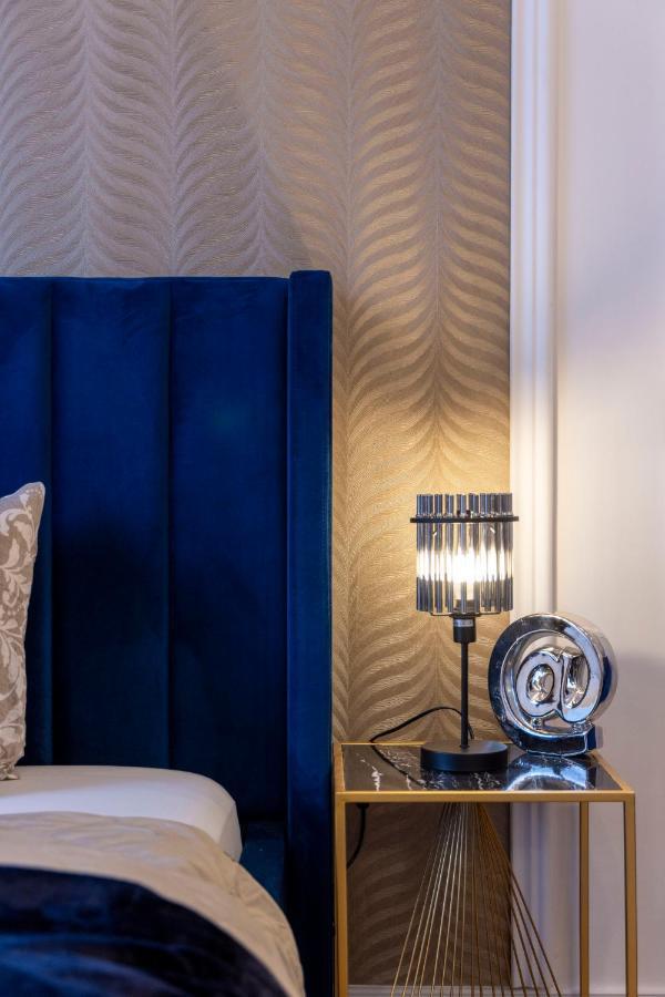 Luxurious Central Grand Home W/ 3Bedrm 2Bathrm Budapest Bagian luar foto