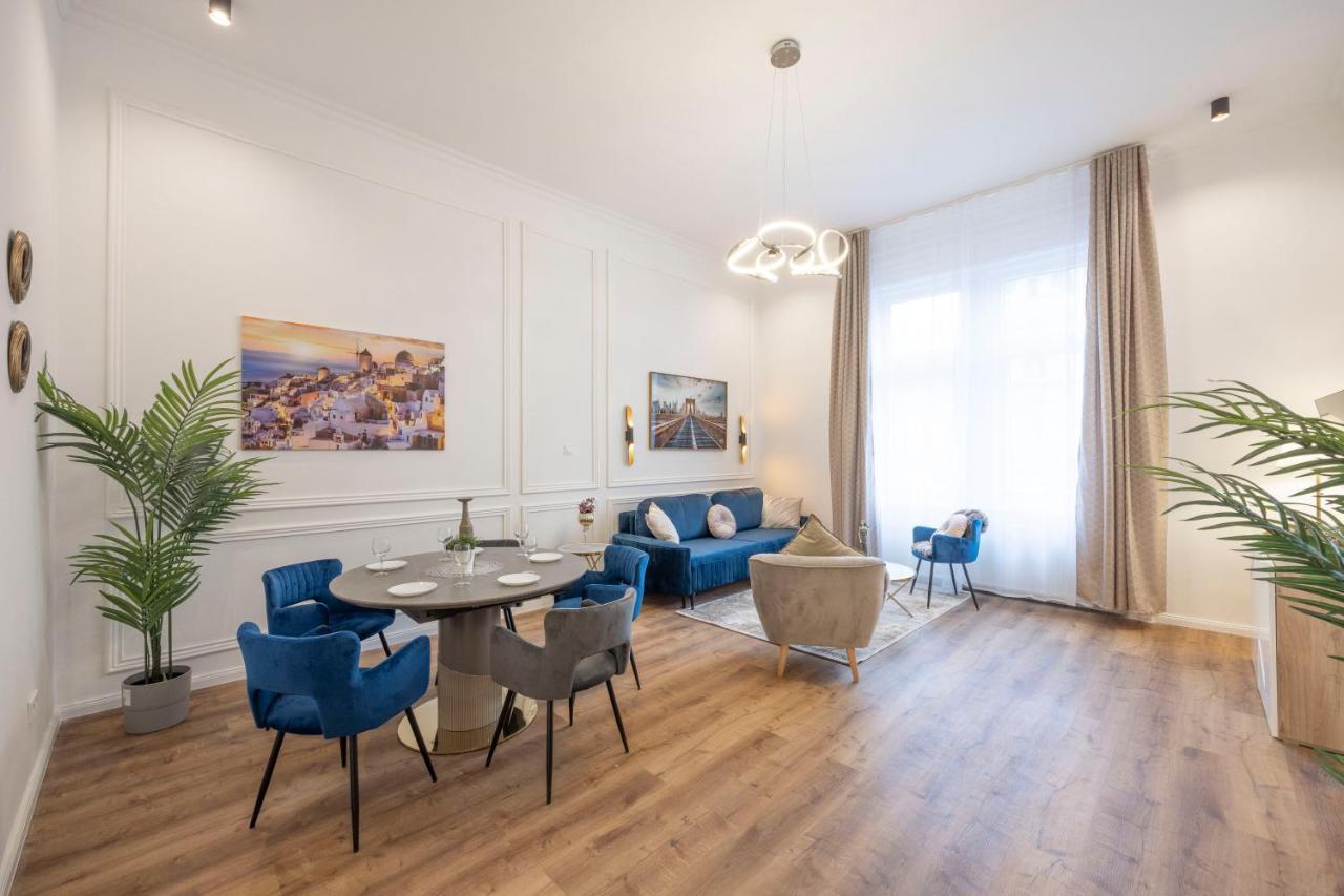 Luxurious Central Grand Home W/ 3Bedrm 2Bathrm Budapest Bagian luar foto